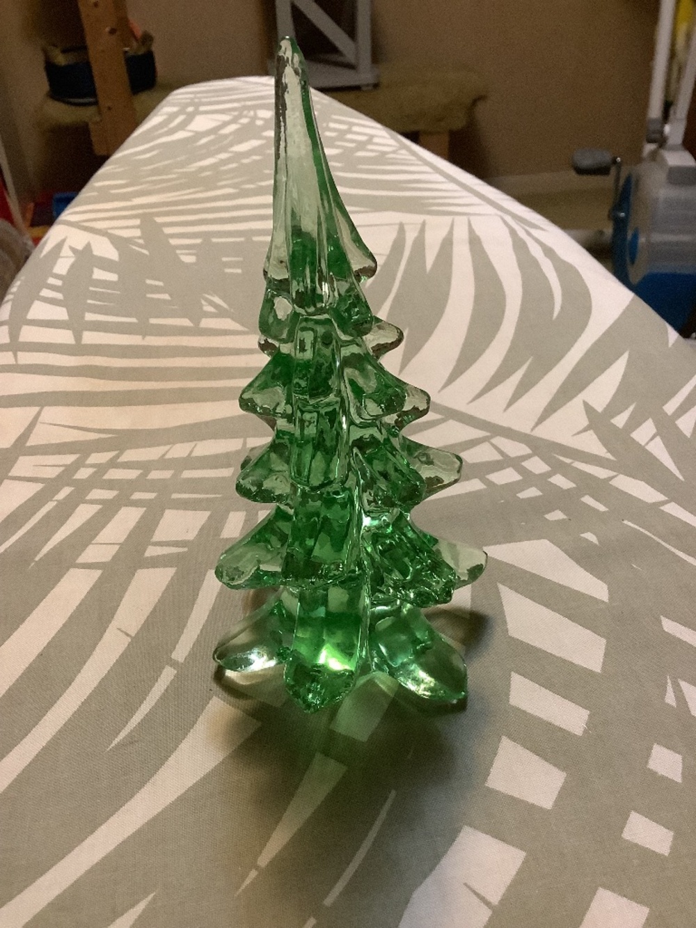 ENESCO GLASS GREEN CHRISTMAS TREE COLLECTIBLE LIKE NEW